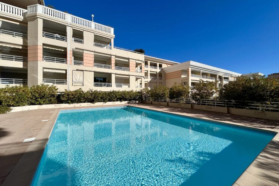 Appartement à vendre à Golfe-juan — Vue mer — photo 2