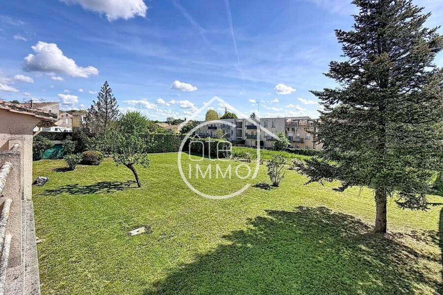 Maison à vendre à Castillon-la-bataille — Vue parc — photo 11