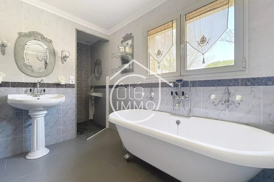 Maison à vendre à Montpeyroux — Vue parc — photo 15