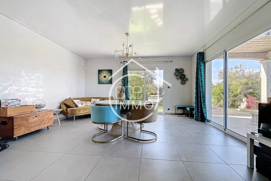 Maison à vendre à Saint-magne-de-castillon — Vue vignes — photo 4