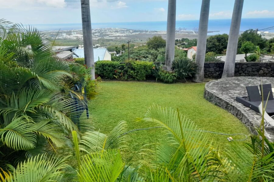 Maison à vendre à La possession — Vue mer — photo 1