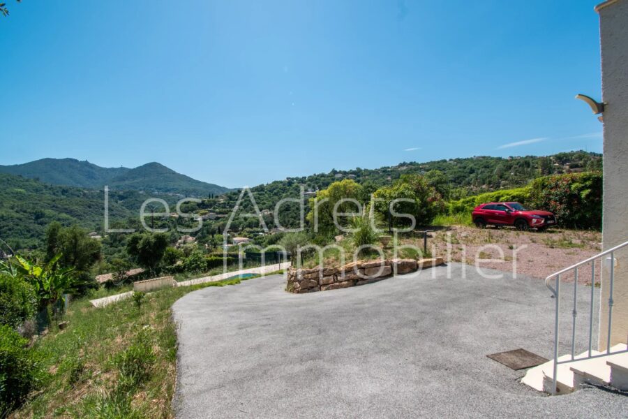 Maison à vendre à Les adrets-de-l&rsquo;estérel — Vue montagne — photo 4