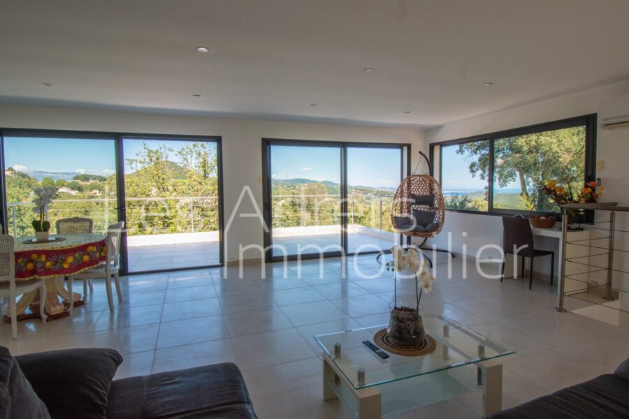 Maison à vendre à Les adrets-de-l&rsquo;estérel — Vue mer — photo 4