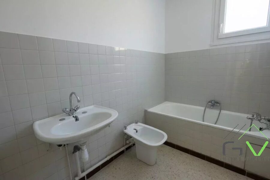 Appartement à vendre à Nîmes — Vue sur la ville — photo 9