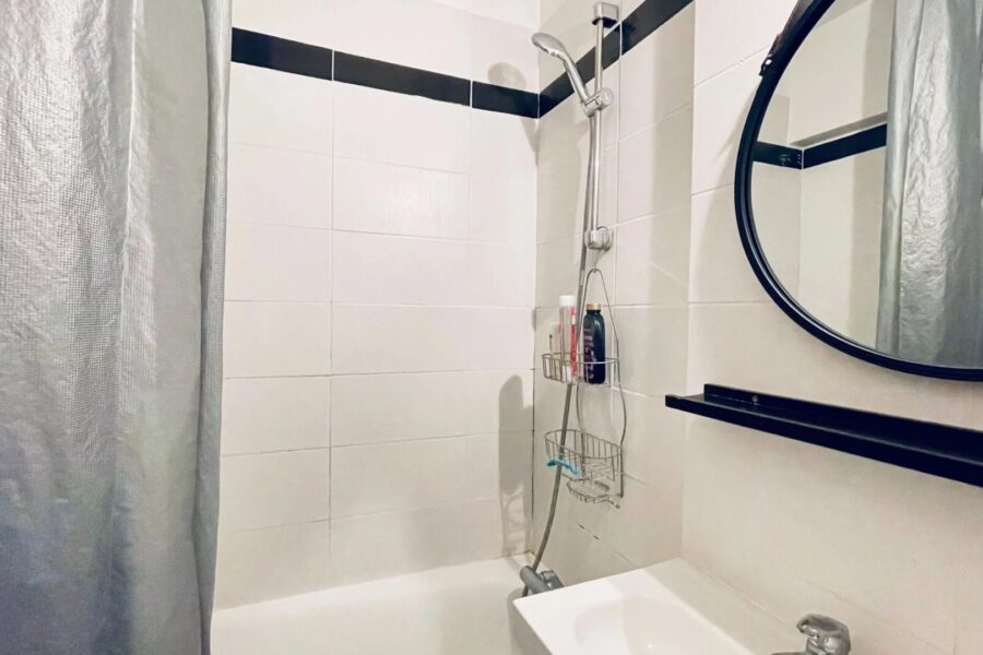 Appartement à vendre à Paris 18ème — Vue sur la ville — photo 6