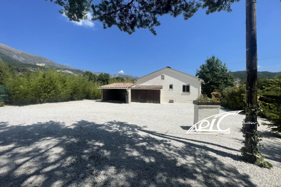 Maison à vendre à Peyroules — Vue montagne — photo 1
