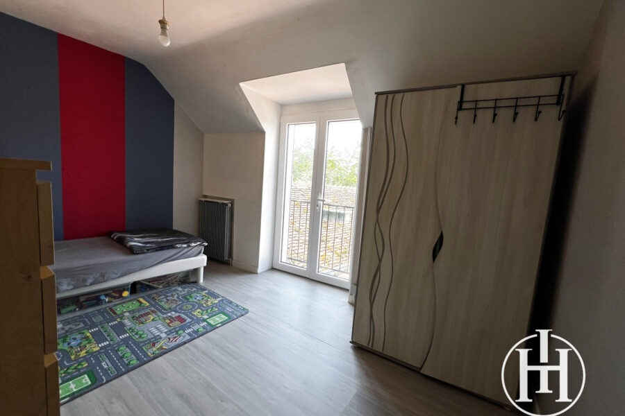 Maison à vendre à Ainay-le-château — Vue sur la ville — photo 13