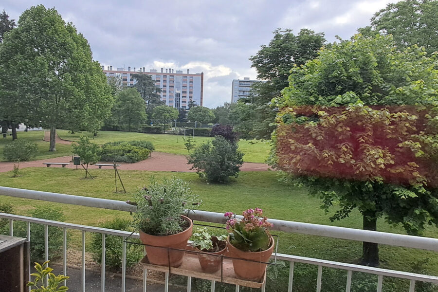 Appartement à vendre à Bron — Vue parc — photo 1
