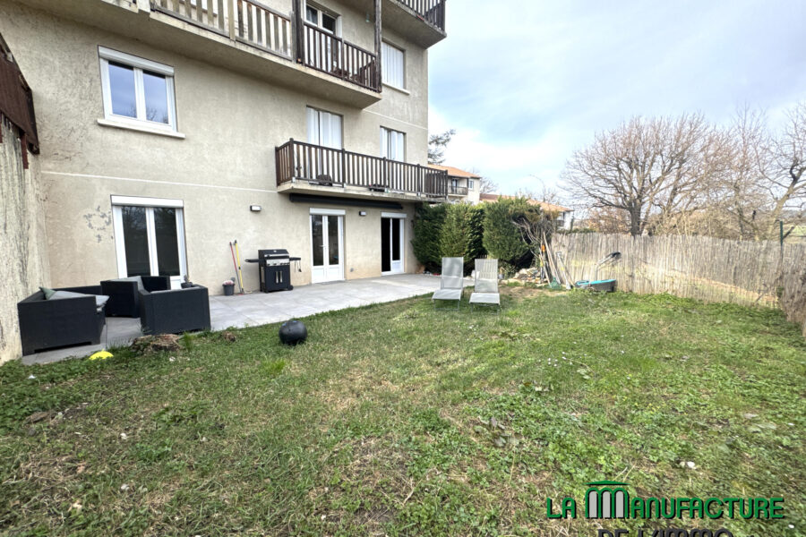 Appartement à louer à Saint-priest-en-jarez — Vue parc & jardin — photo 2