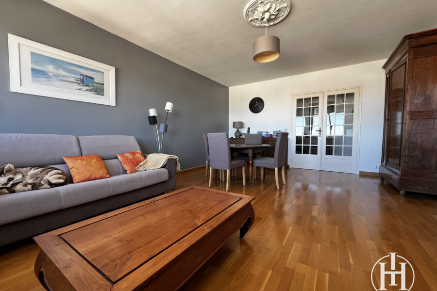 Appartement à vendre à Saint-amand-montrond — Vue sur la ville — photo 2