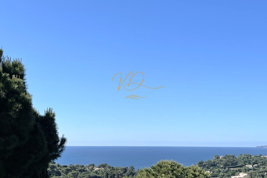 Maison à vendre à La croix-valmer — Vue mer — photo 1