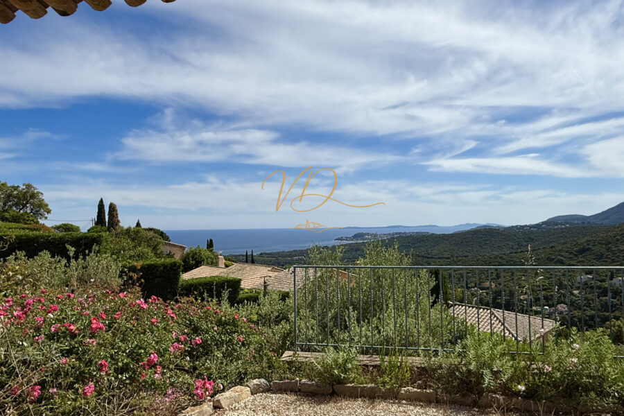 Maison à vendre à La croix-valmer — Vue mer — photo 2