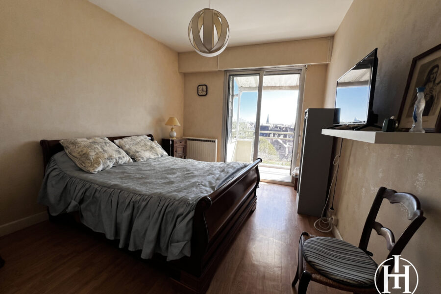 Appartement à vendre à Saint-amand-montrond — Vue sur la ville — photo 5