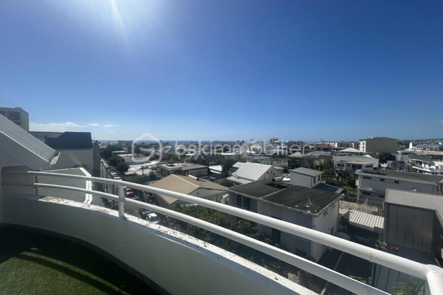 Appartement à vendre à Saint denis — Vue mer — photo 1