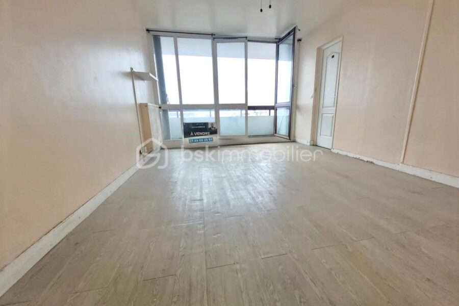 Appartement à vendre à Aubervilliers — Vue sur la ville — photo 2