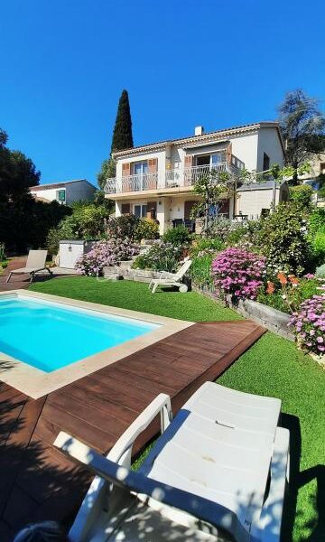 Maison à vendre à Six fours les plages — Vue sur la ville — photo 2