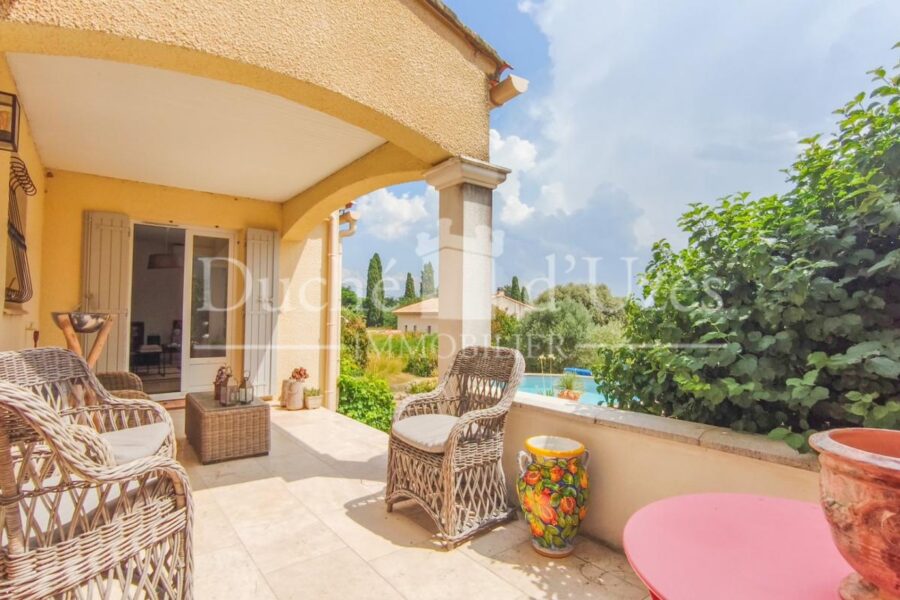 Maison à vendre à Uzes — Vue parc & jardin — photo 1
