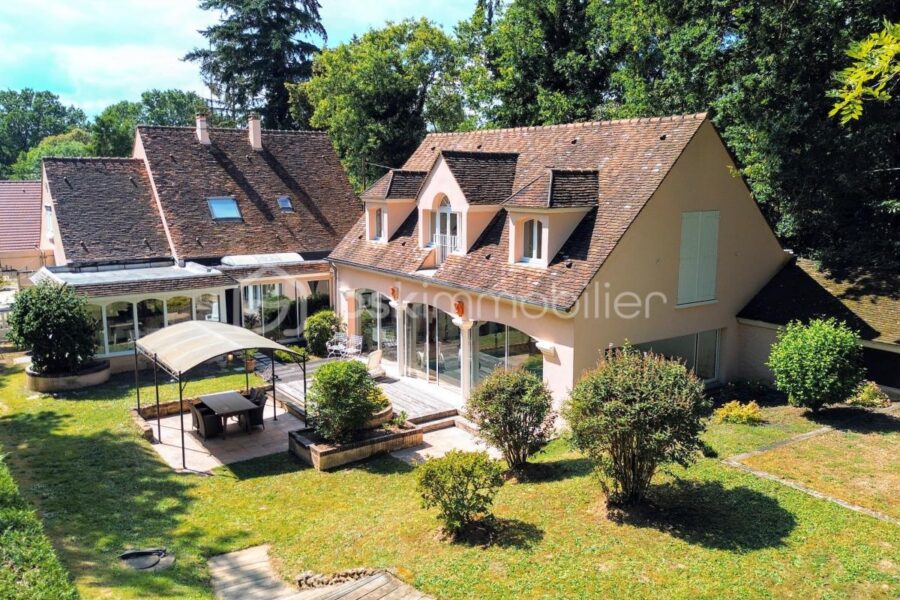 Maison à vendre à Jouars pontchartrain — Vue parc & jardin — photo 2
