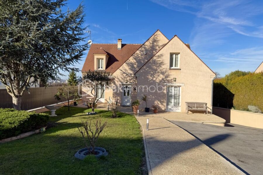 Maison à vendre à Nanteuil les meaux — Vue sur la ville — photo 2