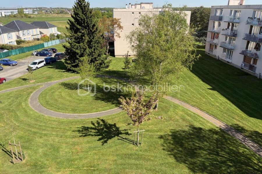 Appartement à vendre à Nozay — Vue parc & jardin — photo 1