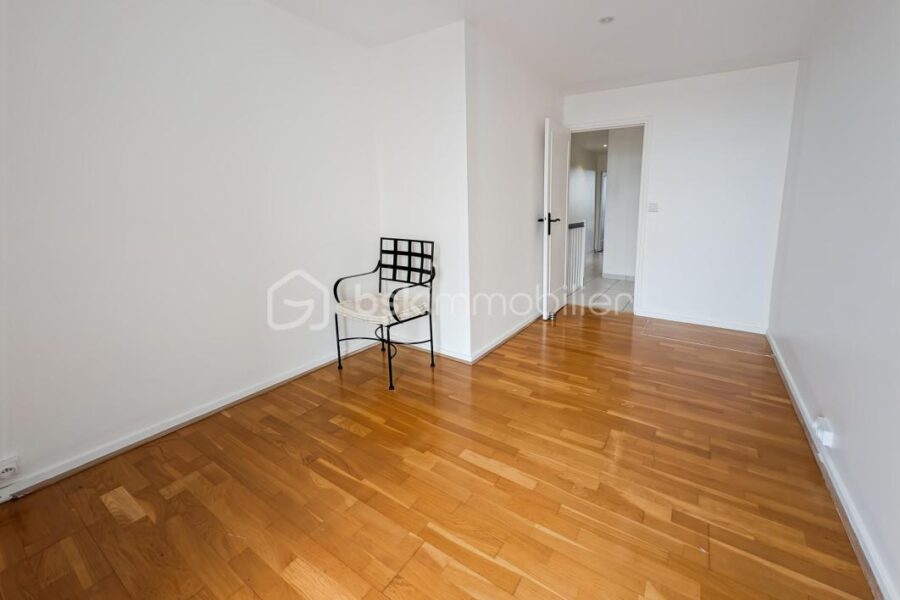 Appartement à vendre à Champigny sur marne — Vue sur la ville — photo 12