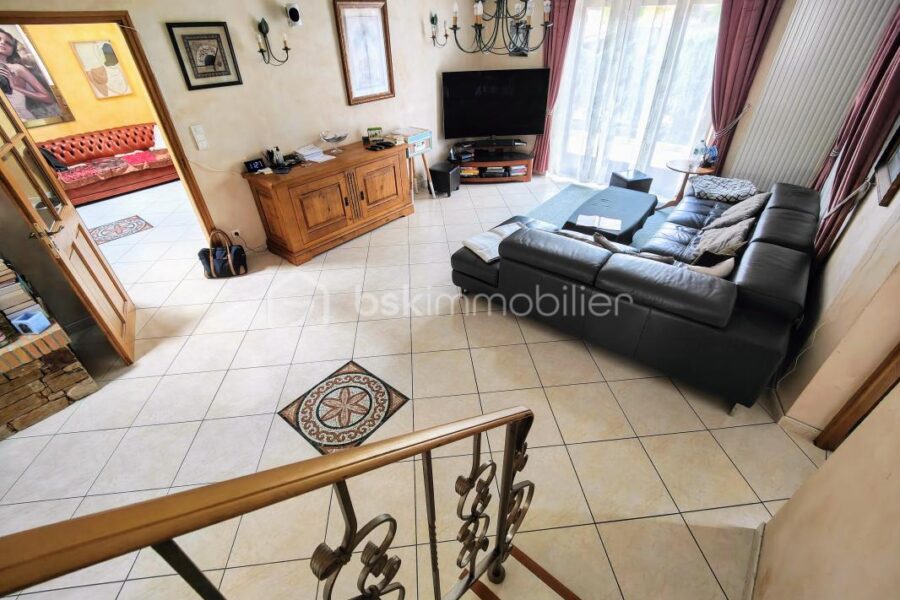 Maison à vendre à Le tremblay sur mauldre — Vue sur la ville — photo 14