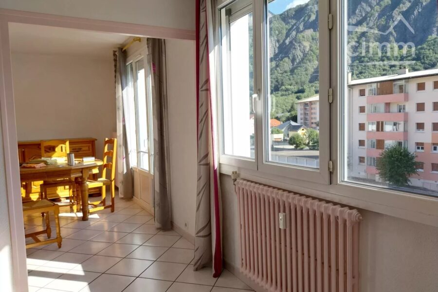 Appartement à vendre à Saint-jean-de-maurienne — Vue montagne — photo 3