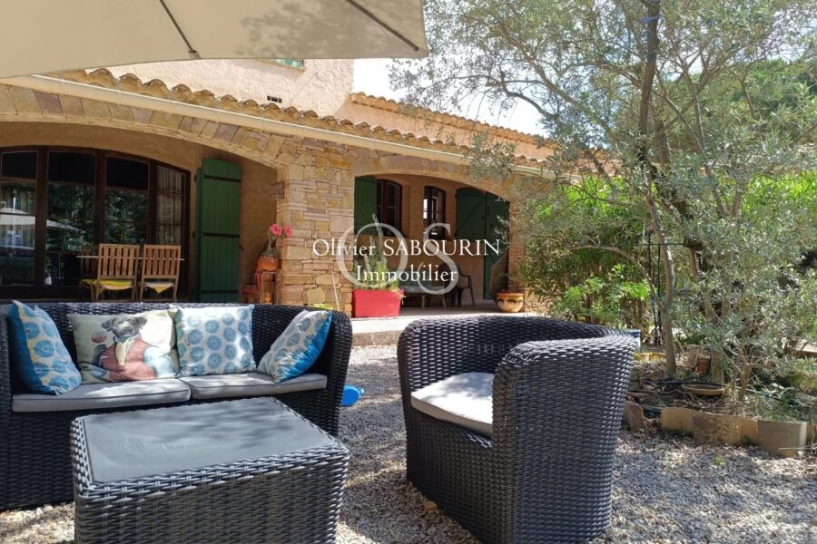 Maison à vendre à Roquebrune-sur-argens — Vue montagne — photo 8