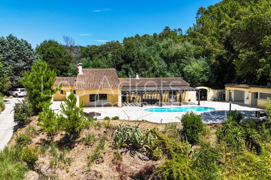 Maison à vendre à Les adrets-de-l&rsquo;estérel — Vue montagne — photo 3