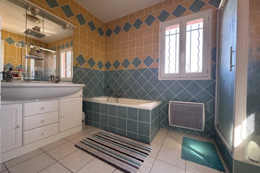 Maison à vendre à Draguignan — Vue montagne — photo 23