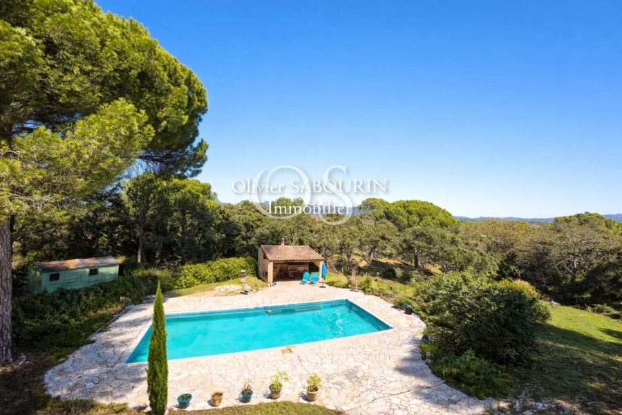 Maison à vendre à Roquebrune-sur-argens — Vue montagne — photo 1
