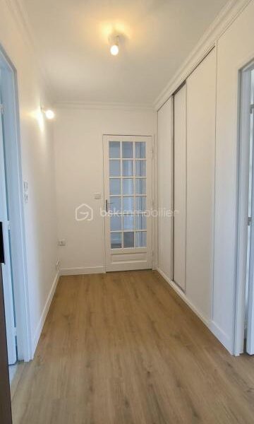 Appartement à vendre à Neuilly sur marne — Vue sur la ville — photo 3
