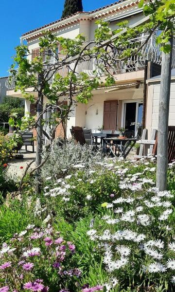 Maison à vendre à Six fours les plages — Vue sur la ville — photo 3