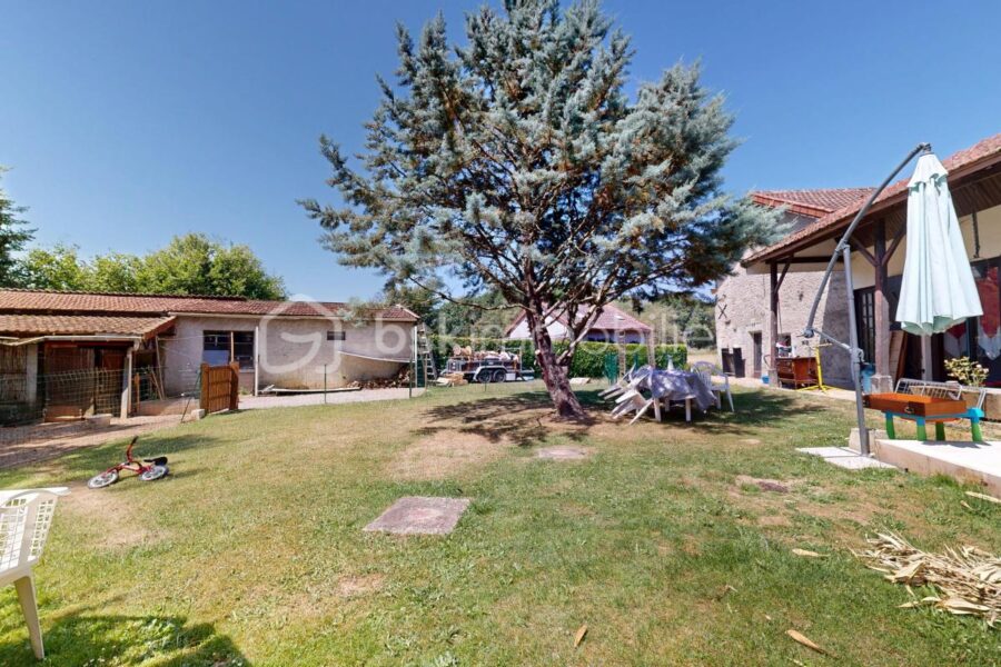 Maison à vendre à Saint martin terressus — Vue dégagée — photo 1
