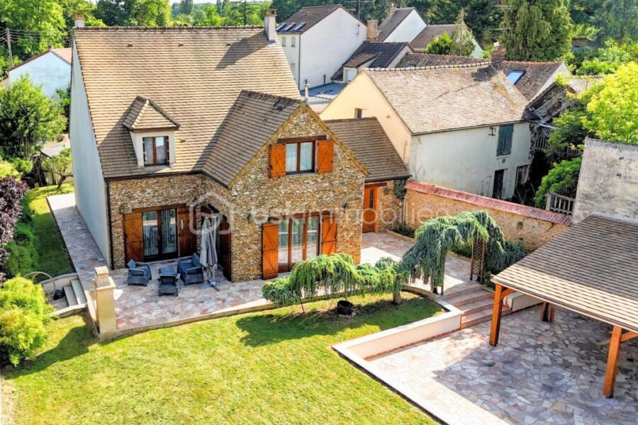 Maison à vendre à Le tremblay sur mauldre — Vue sur la ville — photo 3
