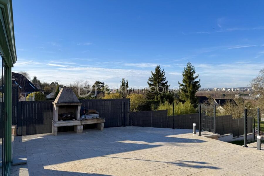 Maison à vendre à Nanteuil les meaux — Vue sur la ville — photo 1