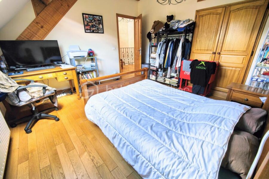 Maison à vendre à Le tremblay sur mauldre — Vue sur la ville — photo 21