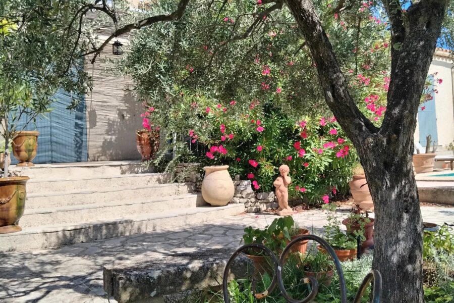 Maison à vendre à Cabrières-d&rsquo;aigues — Vue parc & jardin — photo 15