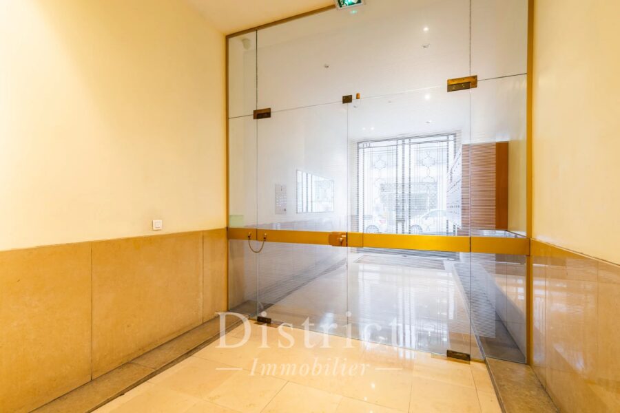 Appartement à louer à Paris 8ème — Vue parc & jardin — photo 8