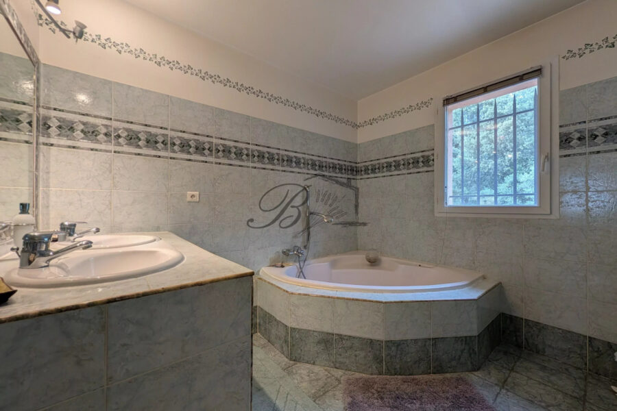 Maison à vendre à La bastidonne — Vue dégagée — photo 8