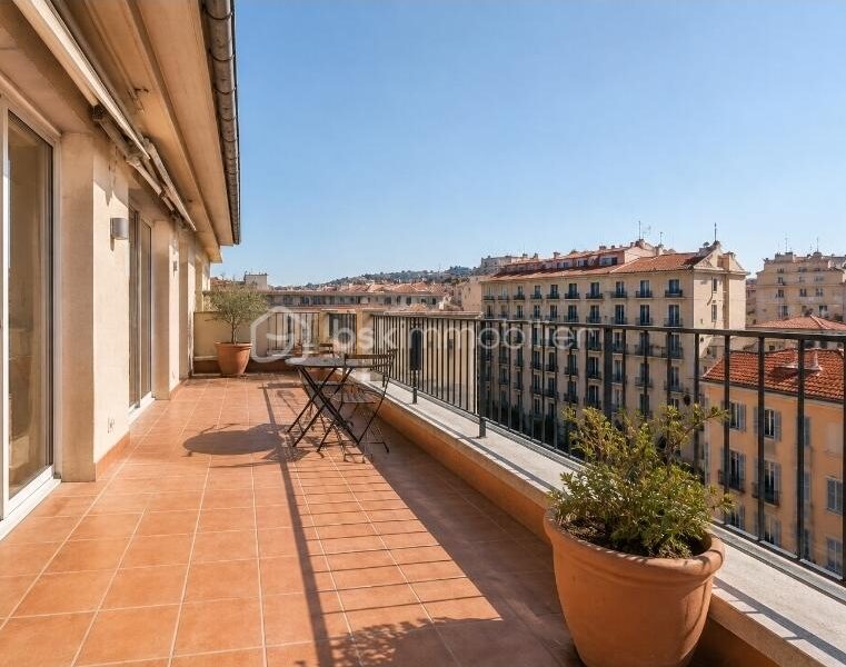 Appartement à vendre à Nice — Vue sur la ville — photo 1