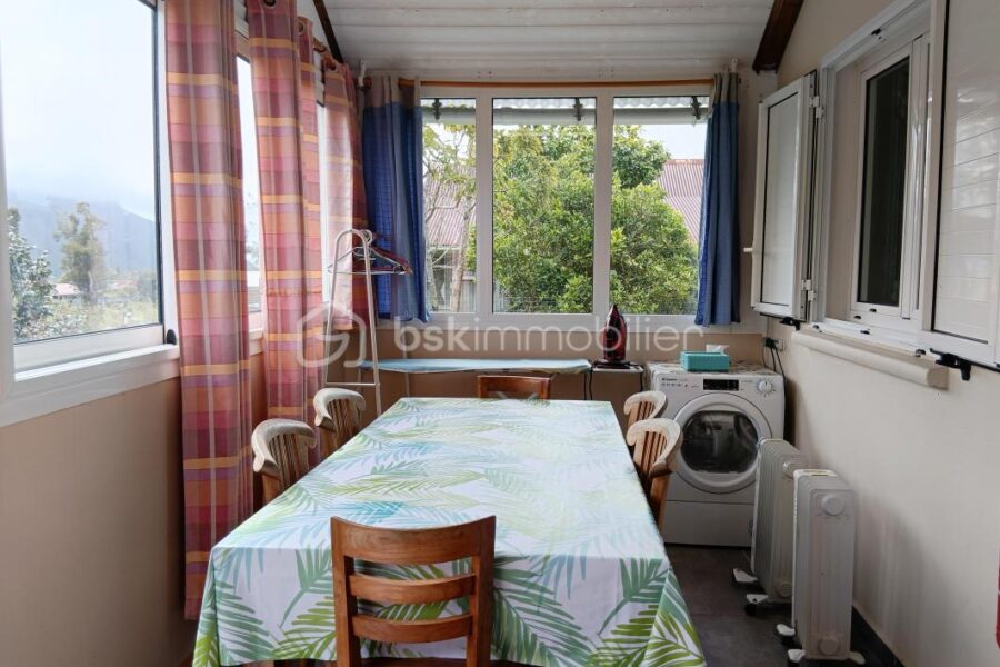 Maison à vendre à Saint benoit — Vue montagne — photo 2