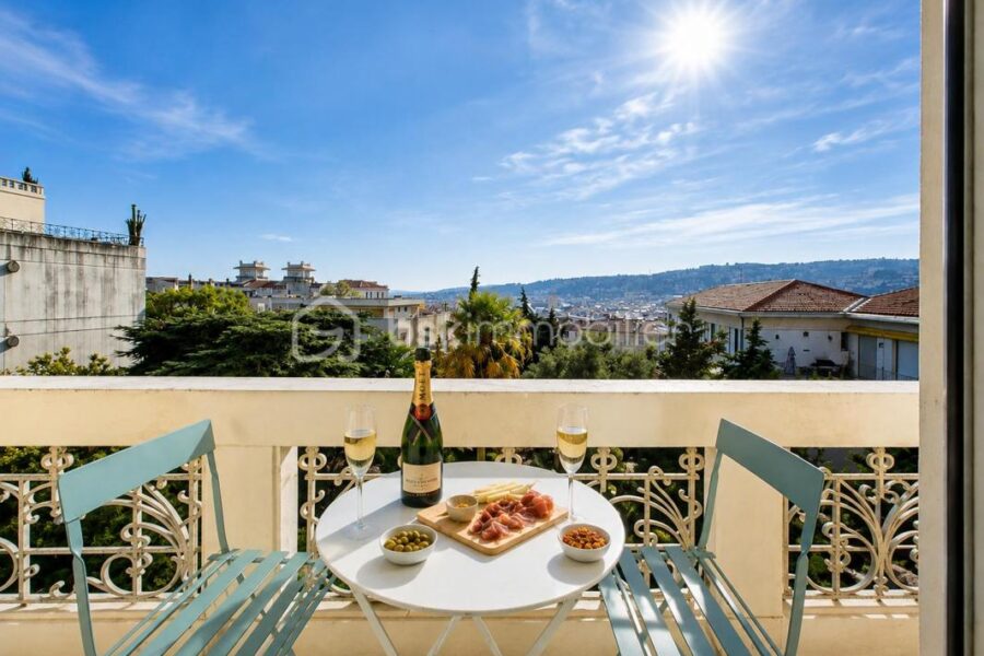 Appartement à louer à Nice — Vue sur la ville — photo 1