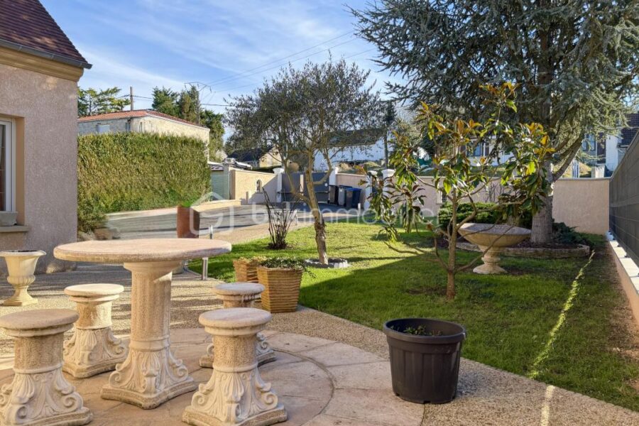 Maison à vendre à Nanteuil les meaux — Vue sur la ville — photo 3