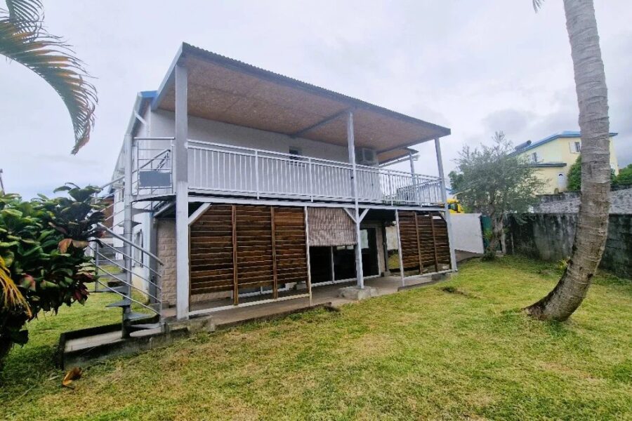 Maison à vendre à Saint-benoît — Vue parc & jardin — photo 2