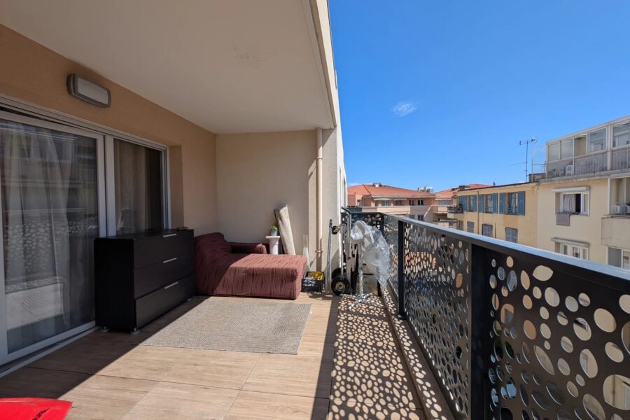 Appartement à vendre à Saint-laurent-du-var — Vue sur la ville — photo 12