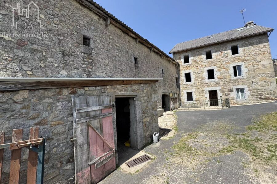 Maison à vendre à Saint-léger-du-malzieu — Vue nature — photo 3