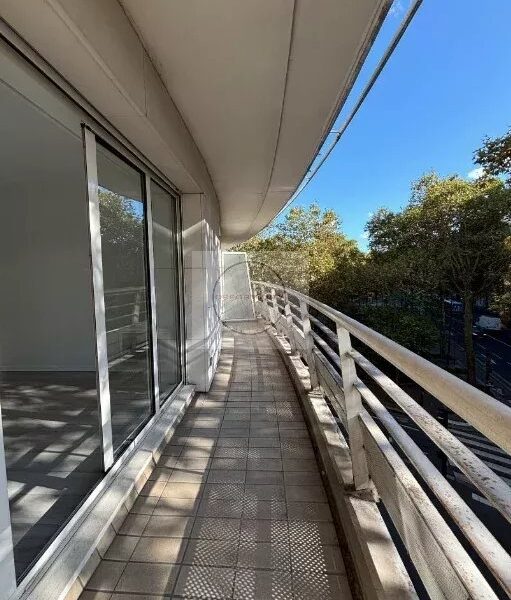 Appartement à vendre à Paris 12ème — Vue sur la ville — photo 1