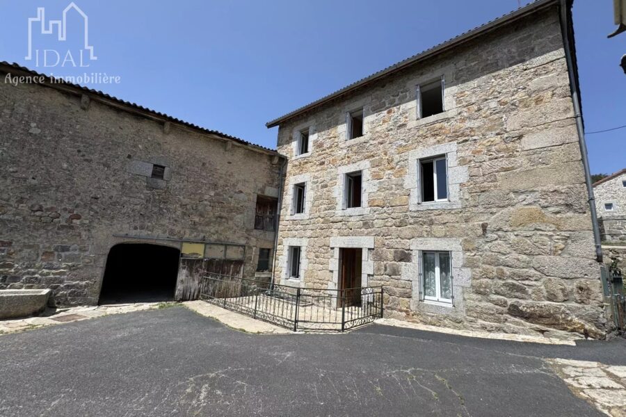 Maison à vendre à Saint-léger-du-malzieu — Vue nature — photo 4