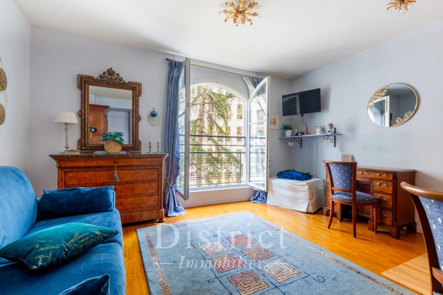 Appartement à louer à Paris 8ème — Vue parc & jardin — photo 2